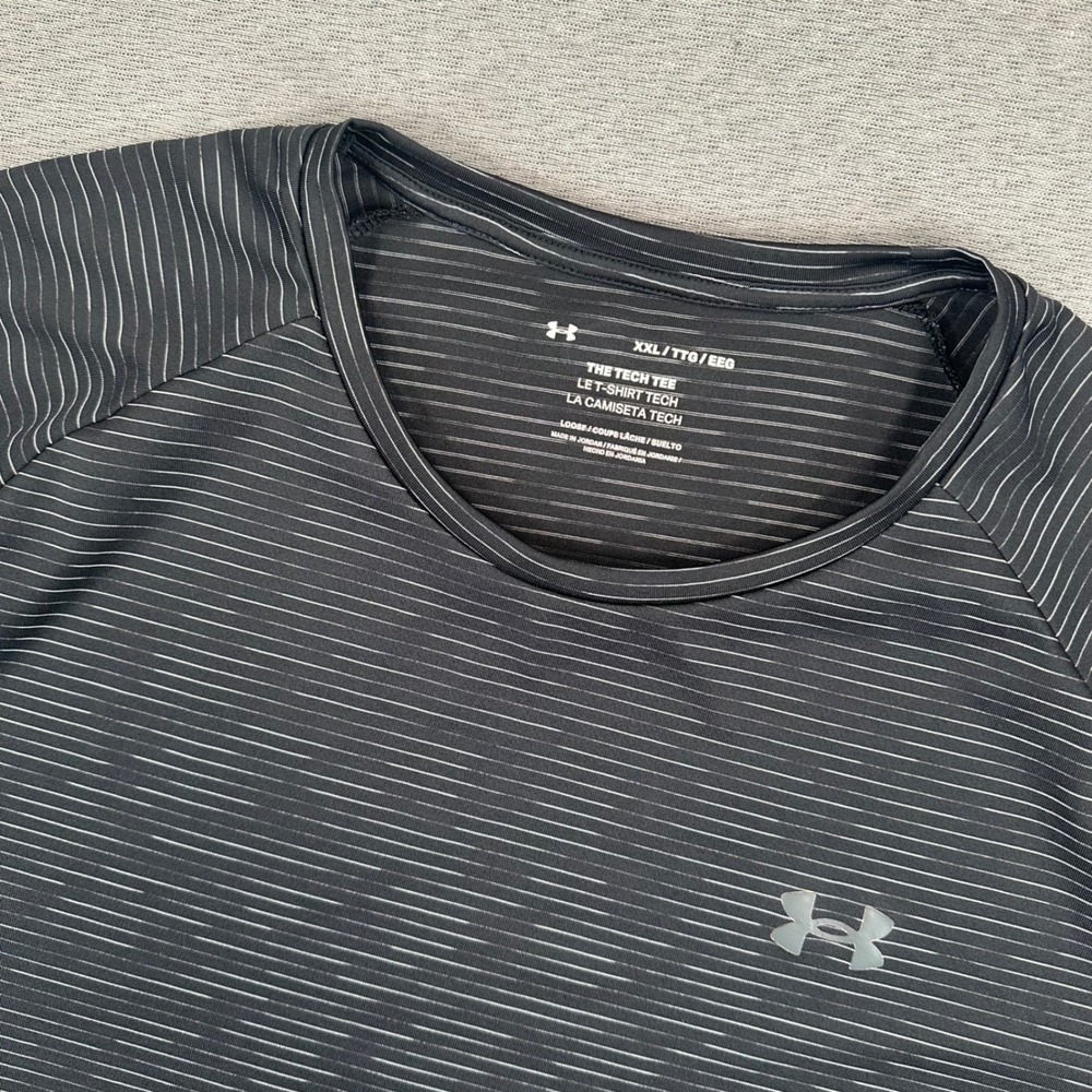 Under Armour Shirt Mens XXL Loose Fit Black Striped The Tech Tee Short Sleeve